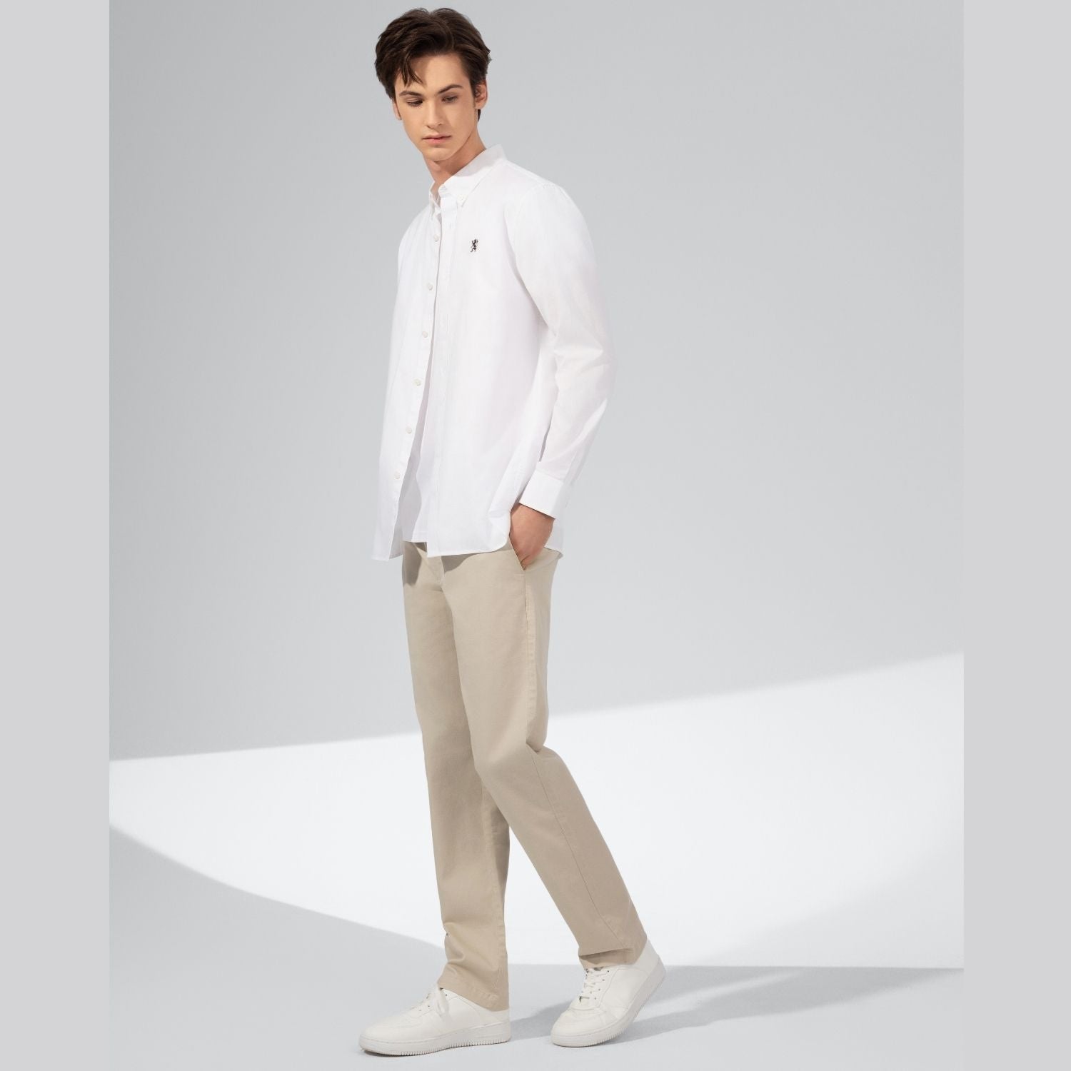 قميص قطني أكسفورد فلانيل بأكمام طويلة وقصة ضيقة مطرزة، قابل للغسل