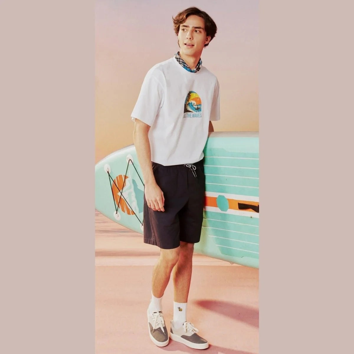 تيشيرت قطني/بوليستر جيرسي بياقة دائرية وأكمام قصيرة بطبعة مريحة