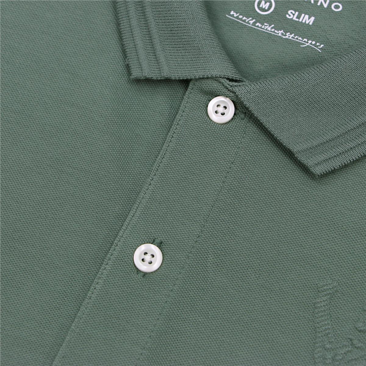 قميص بولو قصير الأكمام بتطريز جريء، مصنوع من القطن/ليكرا بيكيه، بياقة محبوكة