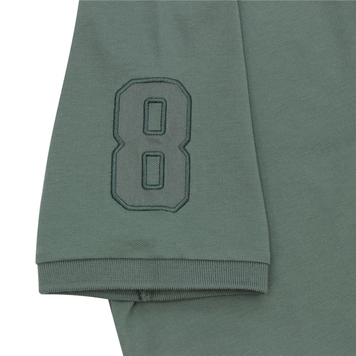 قميص بولو قصير الأكمام بتطريز جريء، مصنوع من القطن/ليكرا بيكيه، بياقة محبوكة