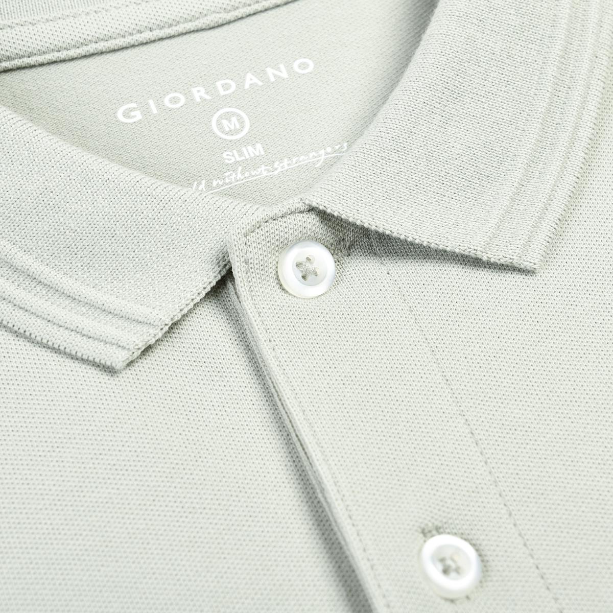 قميص بولو قصير الأكمام بتطريز جريء، مصنوع من القطن/ليكرا بيكيه، بياقة محبوكة