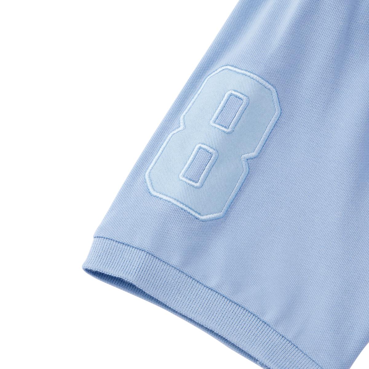 قميص بولو قصير الأكمام بتطريز جريء، مصنوع من القطن/ليكرا بيكيه، بياقة محبوكة