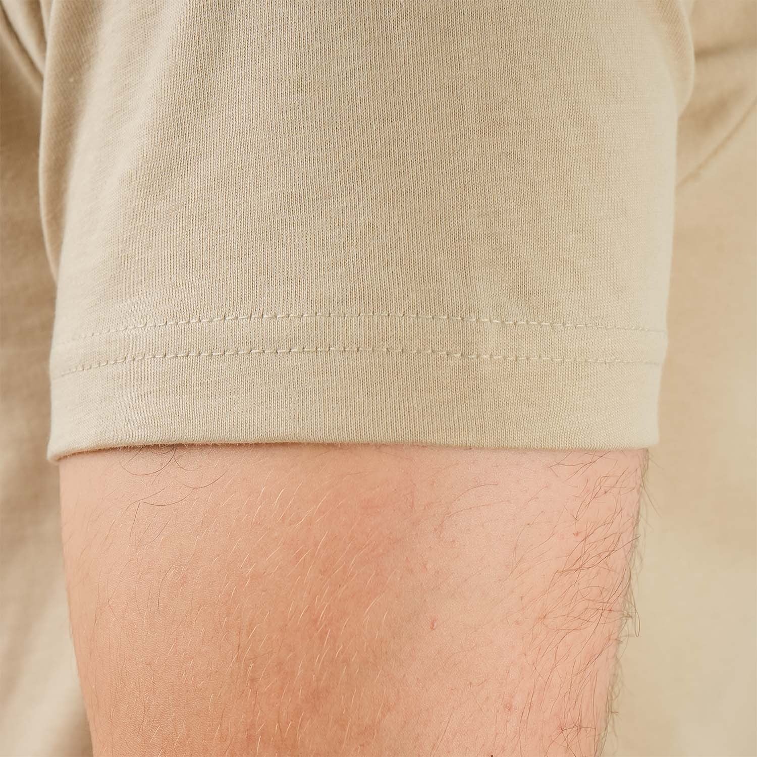 تيشيرت قطني جيرسي بأكمام قصيرة ورقبة دائرية وطبعة ضيقة (تيشيرت مميز)