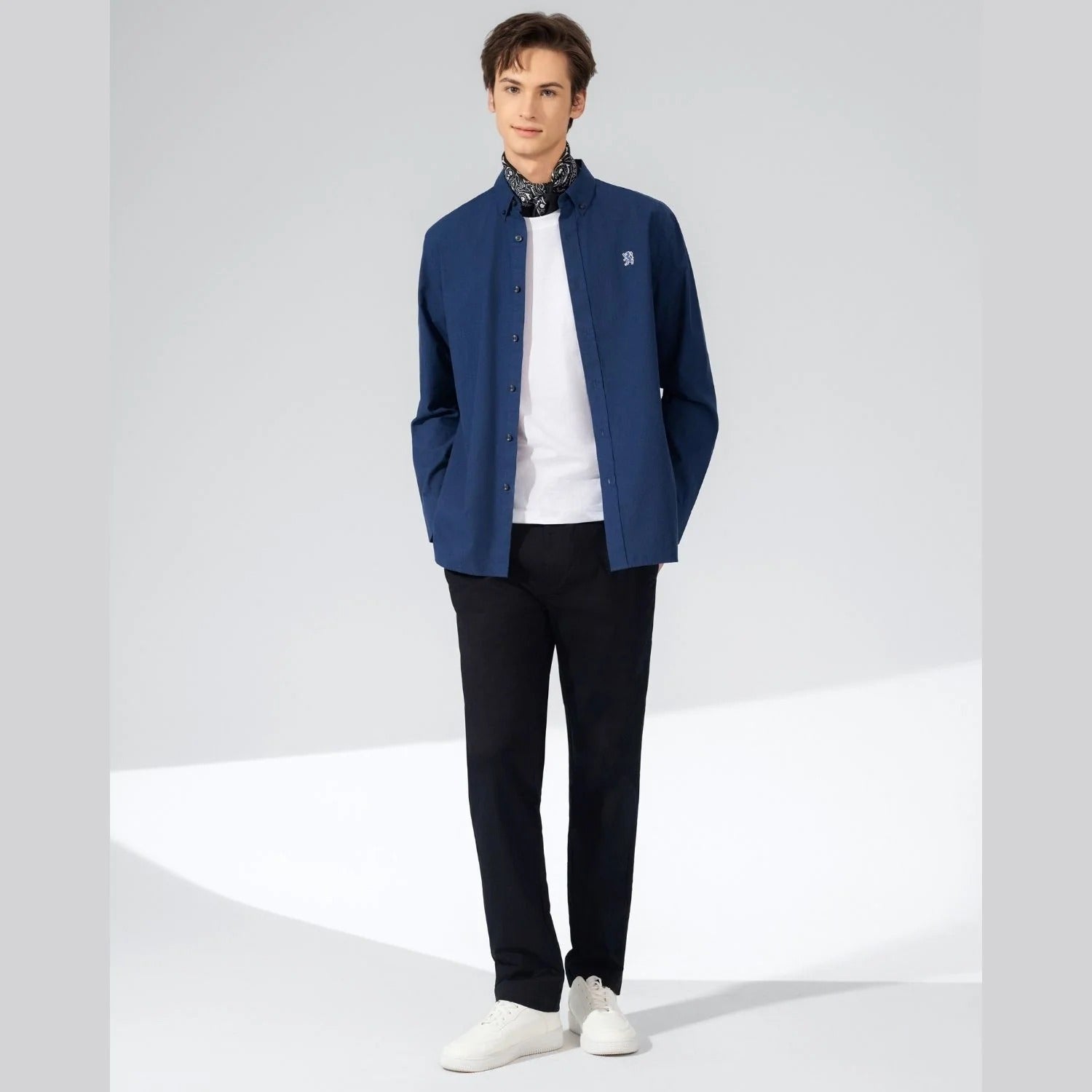 بنطال كاكي متوسط ​​الارتفاع بقصة عادية من قماش قطني/سباندكس تويل