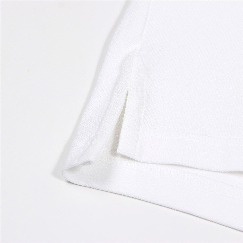 قميص بولو قطني/ليكرا بيكيه بياقة محبوكة وأكمام قصيرة وقصة ضيقة بلون موحد