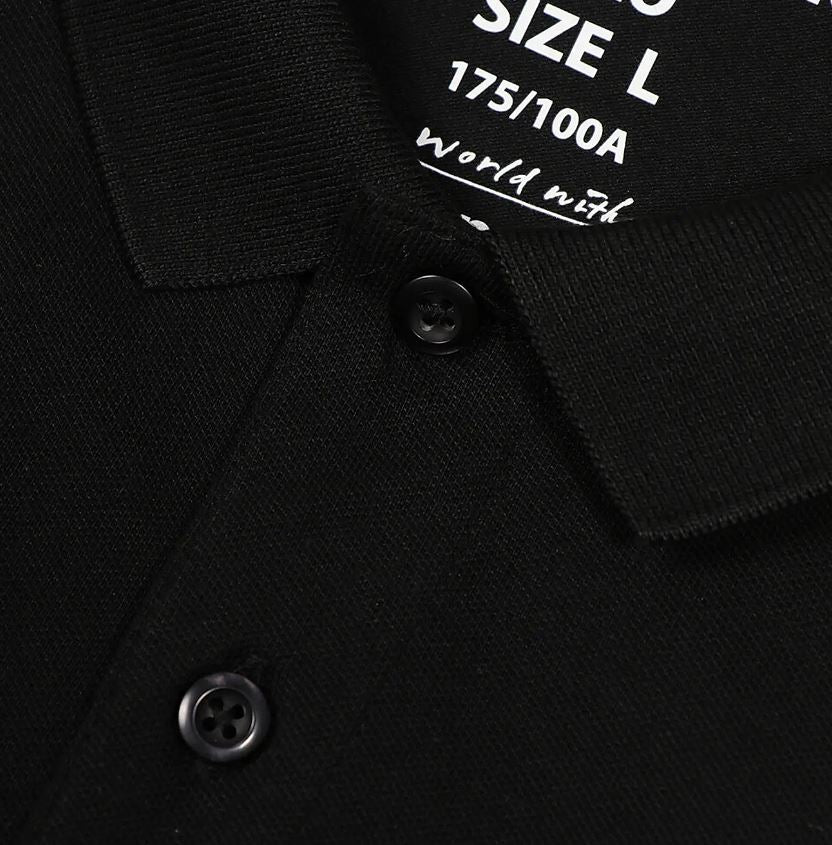 قميص بولو قطني/ليكرا بيكيه بياقة محبوكة وأكمام قصيرة وقصة ضيقة بلون موحد