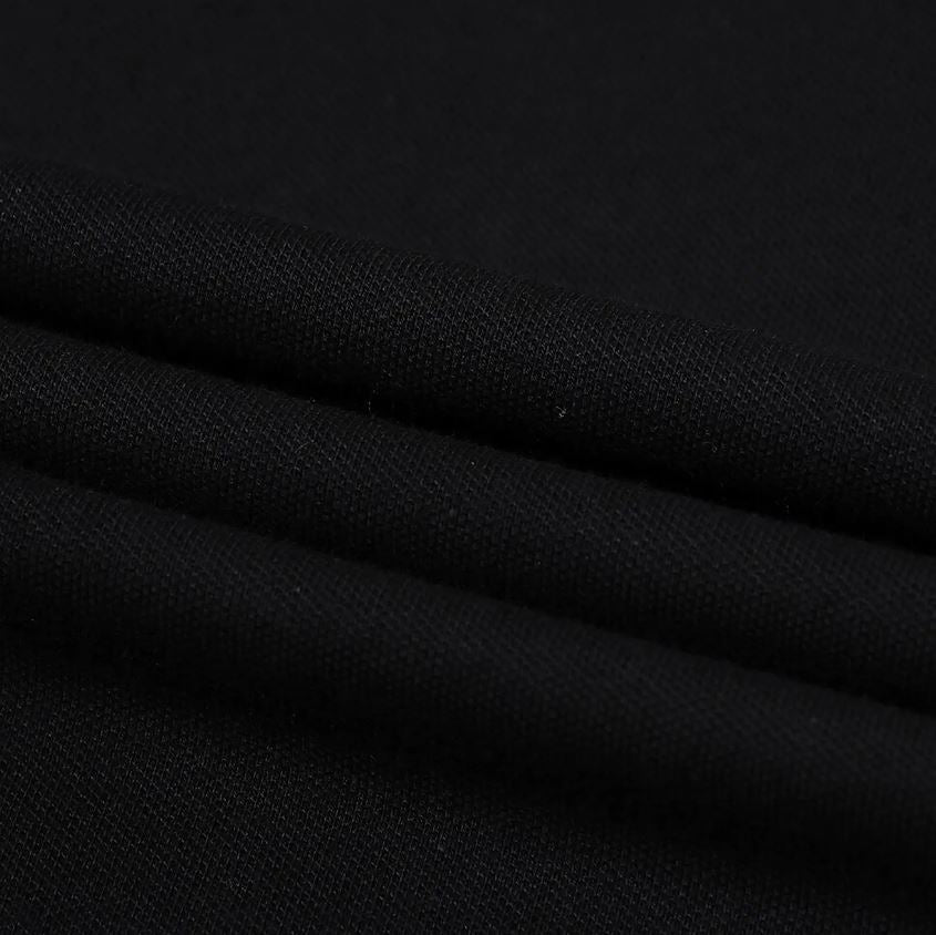 قميص بولو قطني/ليكرا بيكيه بياقة محبوكة وأكمام قصيرة وقصة ضيقة بلون موحد