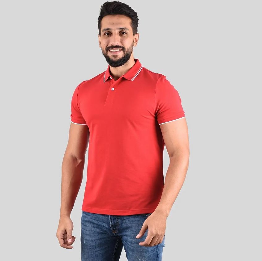 قميص بولو قطني/ليكرا بيكيه بياقة محبوكة وأكمام قصيرة وقصة ضيقة بلون موحد