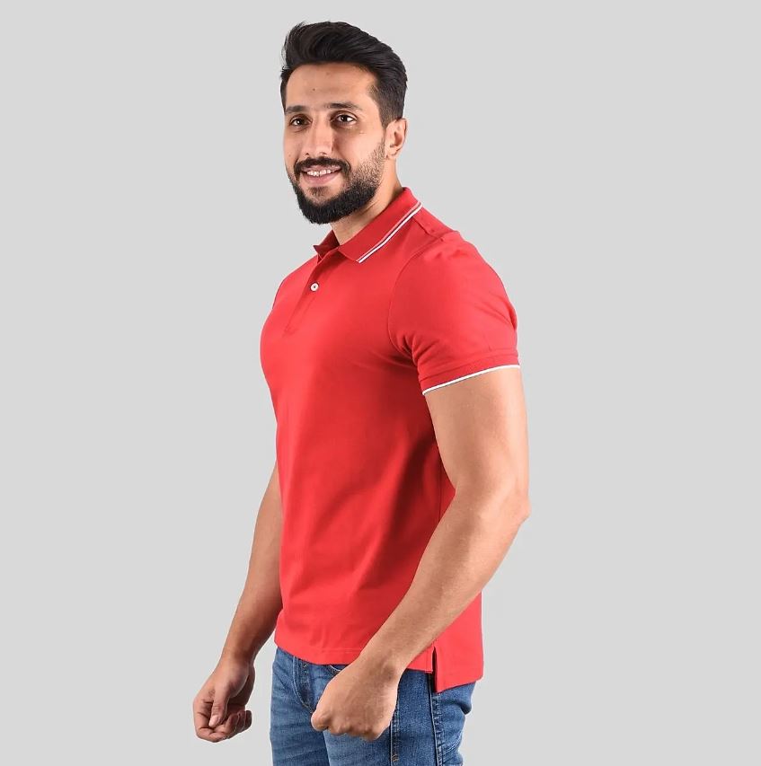 قميص بولو قطني/ليكرا بيكيه بياقة محبوكة وأكمام قصيرة وقصة ضيقة بلون موحد