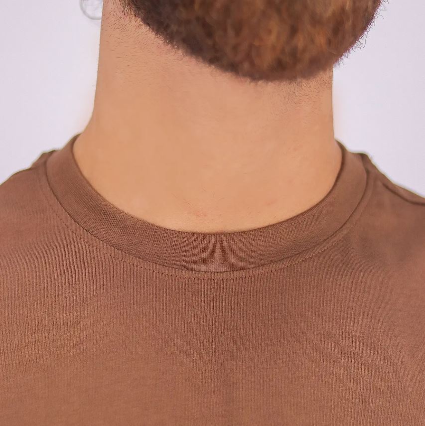 تيشيرت قطني ضيق بأكمام قصيرة ورقبة دائرية وياقة دائرية