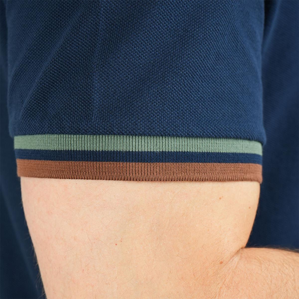 قميص بولو قطني بيكيه بياقة محبوكة مسطحة وأكمام قصيرة مطرزة بلون موحد (قميص بولو رياضي)