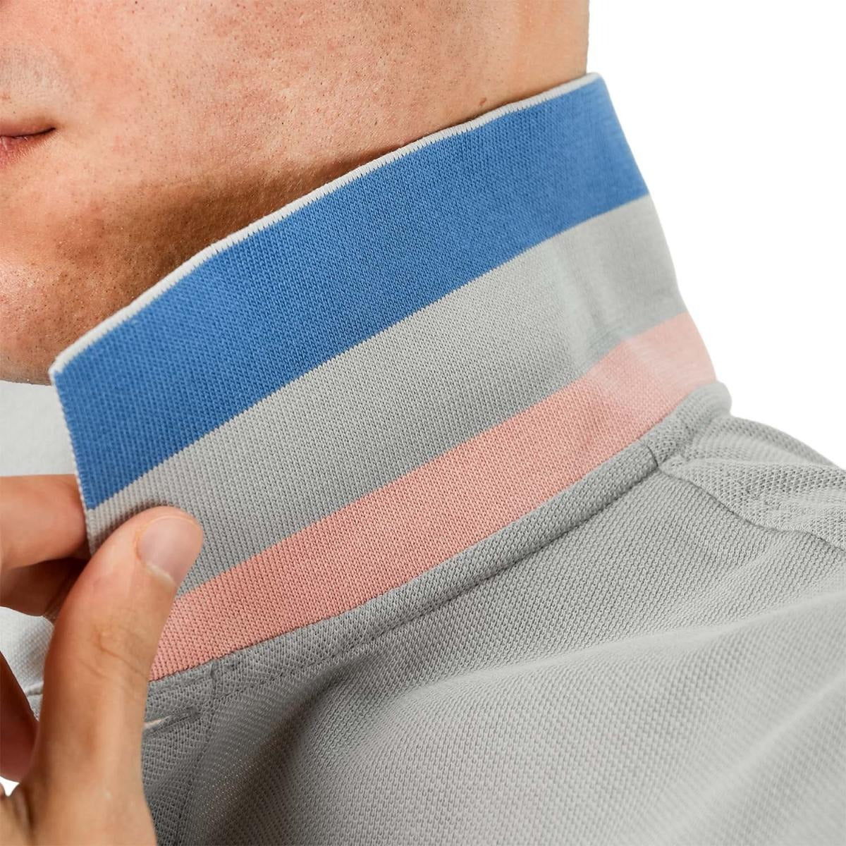 قميص بولو قطني بيكيه بياقة محبوكة مسطحة وأكمام قصيرة وقصة ضيقة مطرزة بلون سادة