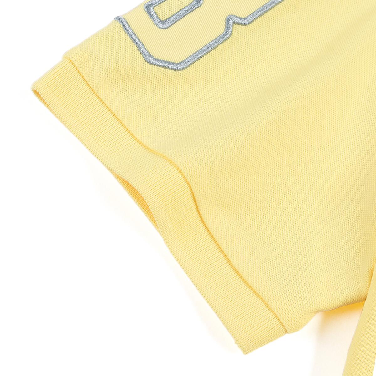 قميص بولو قصير الأكمام بتطريز جريء، مصنوع من القطن/ليكرا بيكيه، بياقة محبوكة