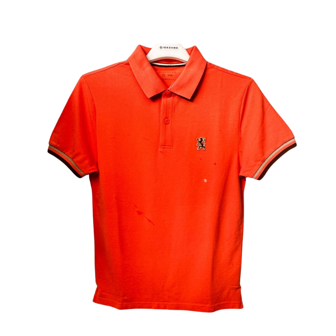 قميص بولو قطني بيكيه بياقة محبوكة مسطحة وأكمام قصيرة مطرزة بلون موحد (قميص بولو رياضي)