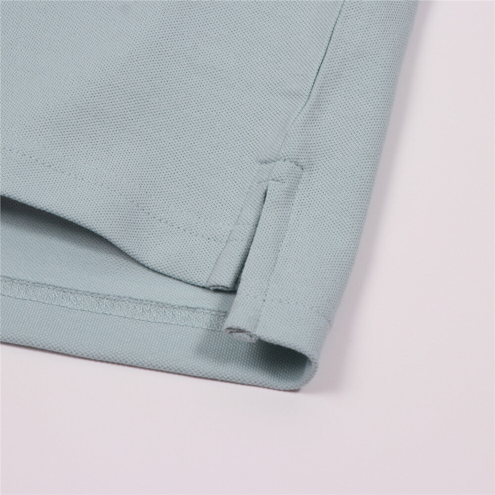 قميص بولو قطني/ليكرا بيكيه بياقة محبوكة وأكمام قصيرة وقصة ضيقة بلون موحد