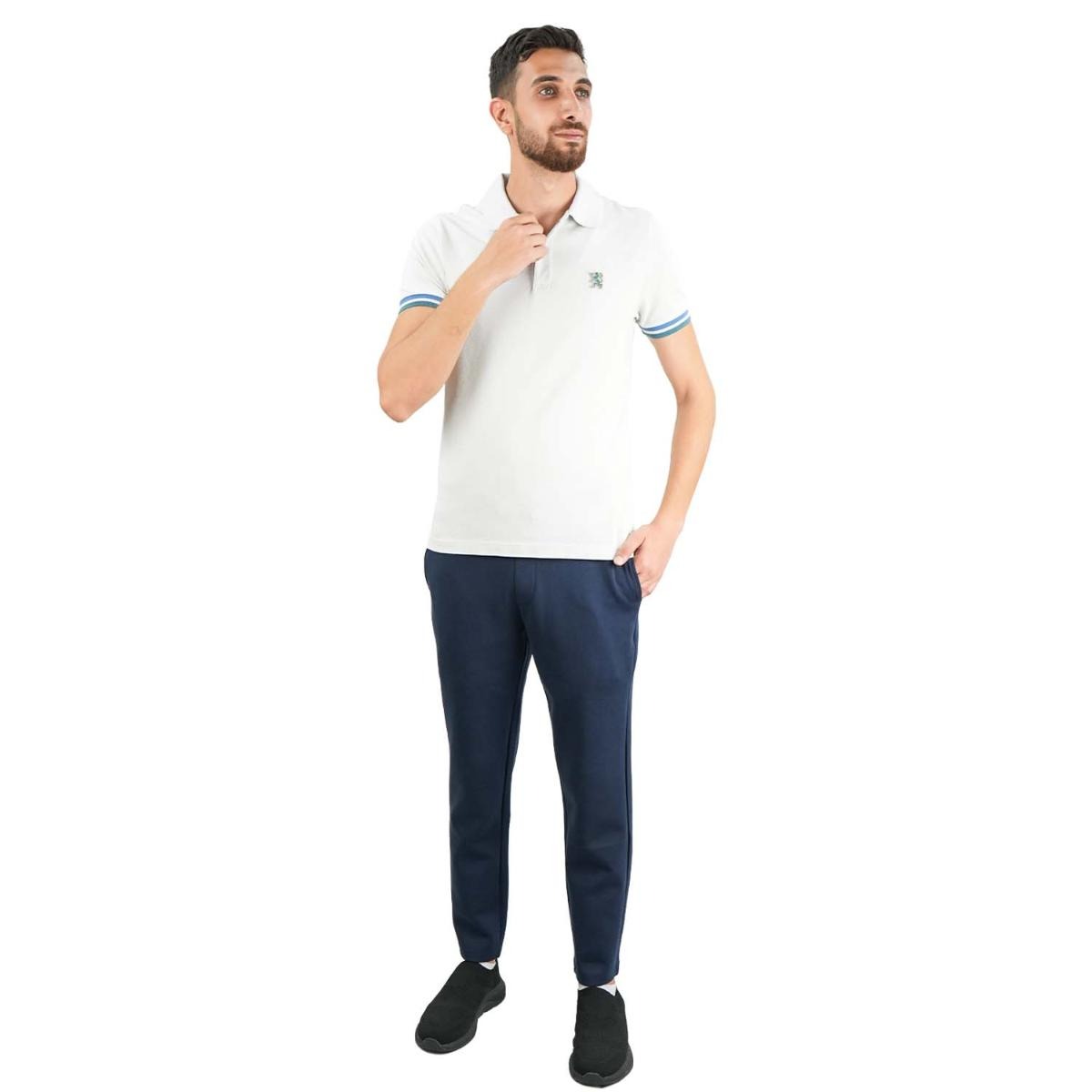 قميص بولو قطني بيكيه بياقة محبوكة مسطحة وأكمام قصيرة وقصة ضيقة مطرزة بلون سادة