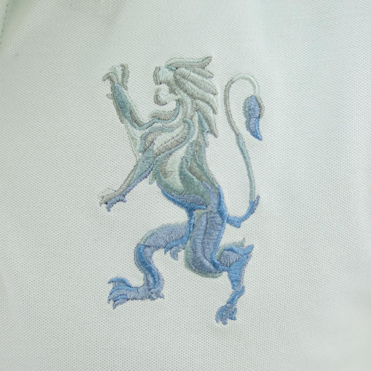 قميص بولو قصير الأكمام بتطريز جريء، مصنوع من القطن/ليكرا بيكيه، بياقة محبوكة