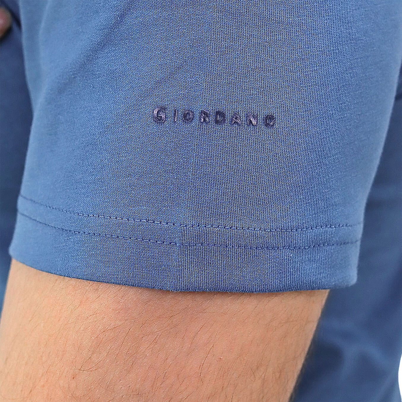 تيشيرت قطني ضيق بأكمام قصيرة ورقبة دائرية وياقة دائرية