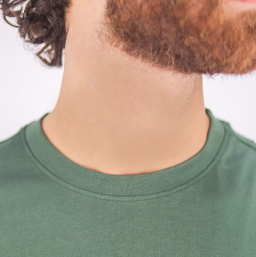 تيشيرت قطني ضيق بأكمام قصيرة ورقبة دائرية وياقة دائرية