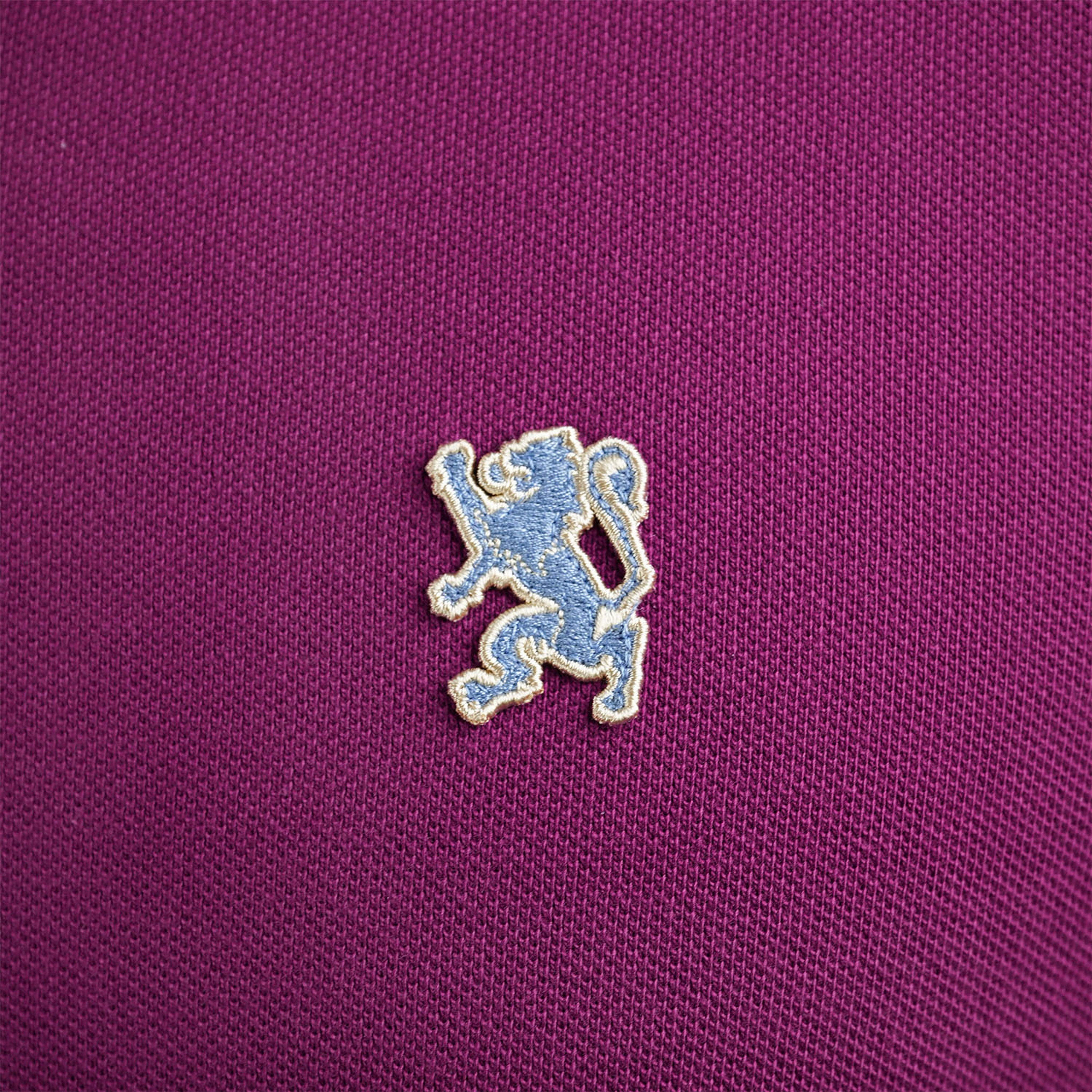 قميص بولو قطني بيكيه بياقة محبوكة مسطحة وأكمام قصيرة مطرزة بلون موحد (قميص بولو رياضي)