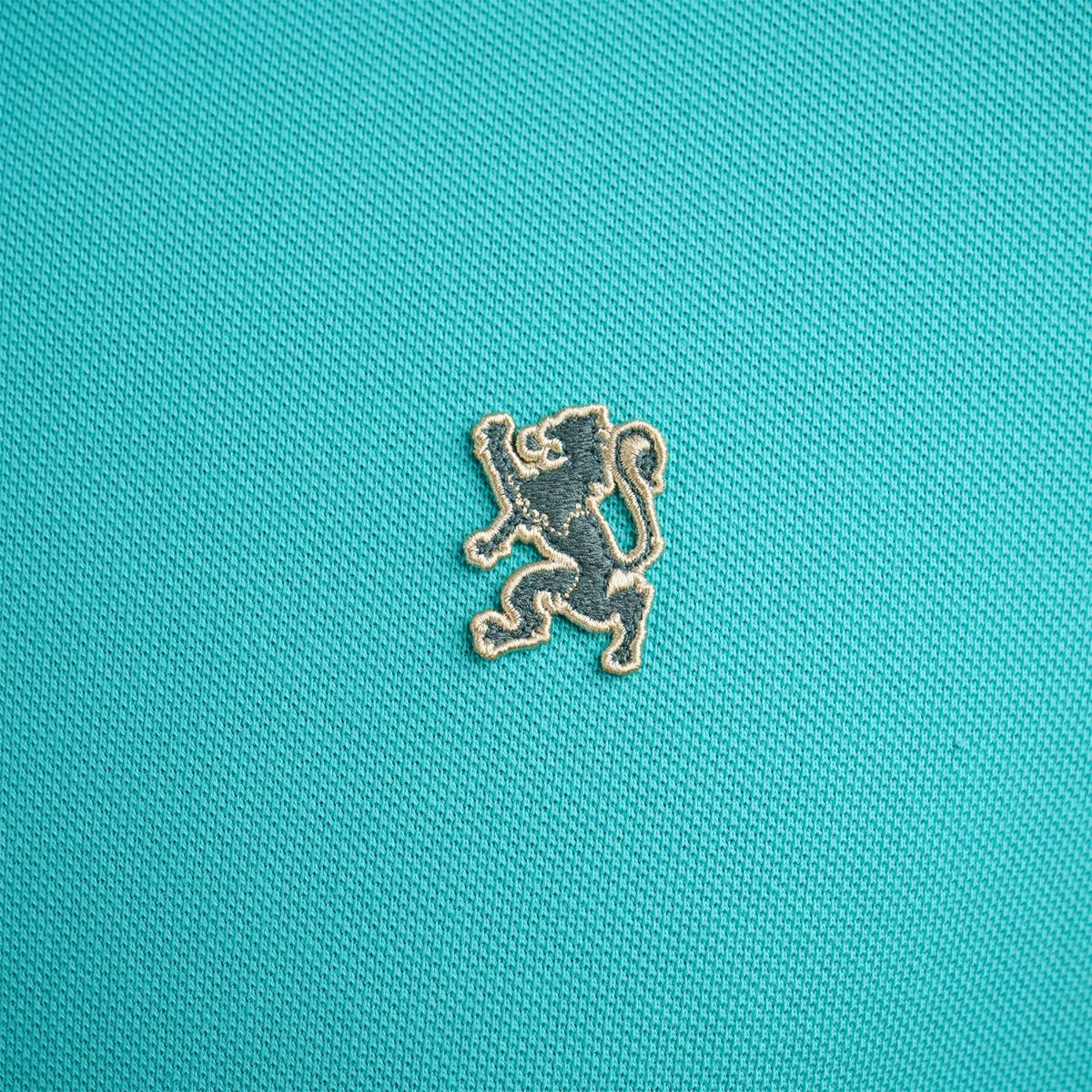 قميص بولو قطني بيكيه بياقة محبوكة مسطحة وأكمام قصيرة مطرزة بلون موحد (قميص بولو رياضي)