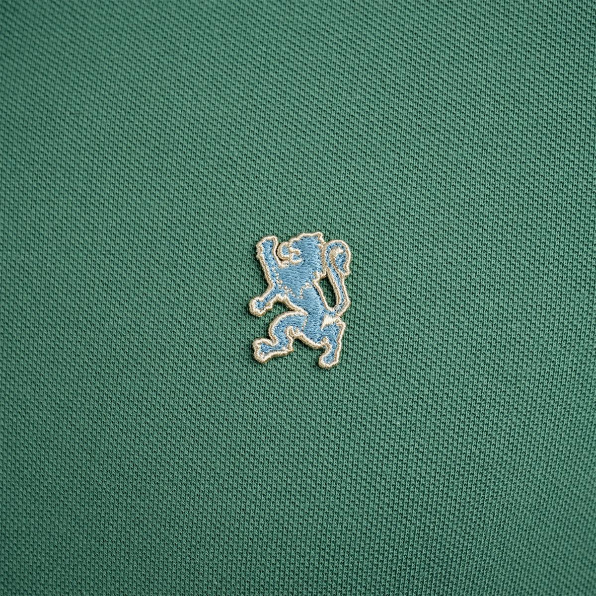 قميص بولو قطني بيكيه بياقة محبوكة مسطحة وأكمام قصيرة مطرزة بلون موحد (قميص بولو رياضي)