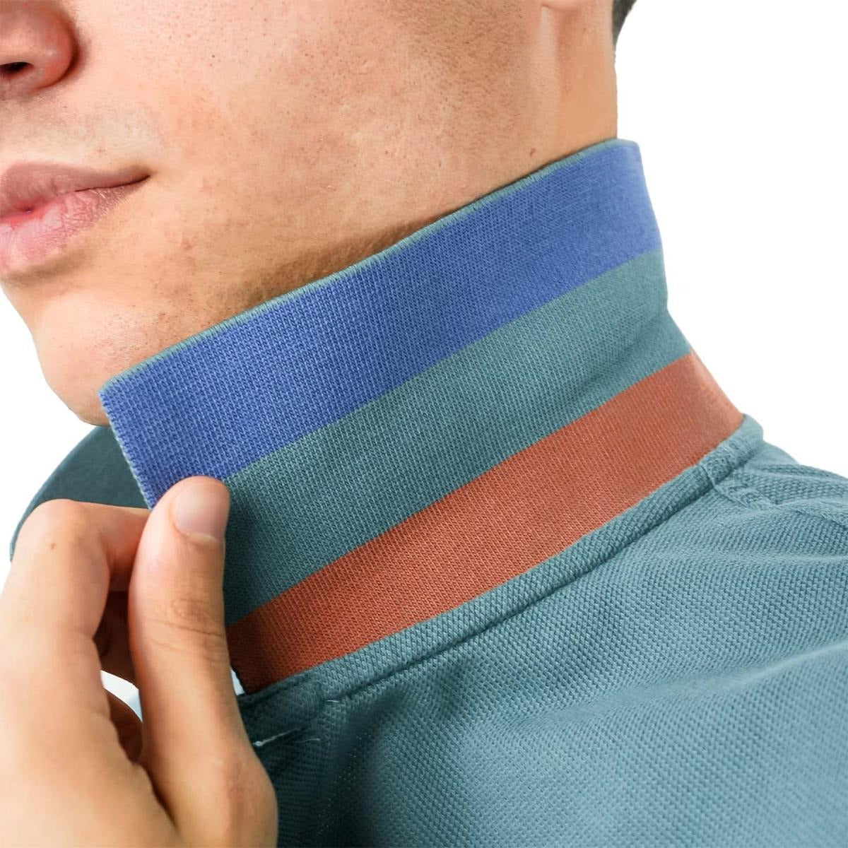 قميص بولو قطني بيكيه بياقة محبوكة مسطحة وأكمام قصيرة وقصة ضيقة مطرزة بلون سادة