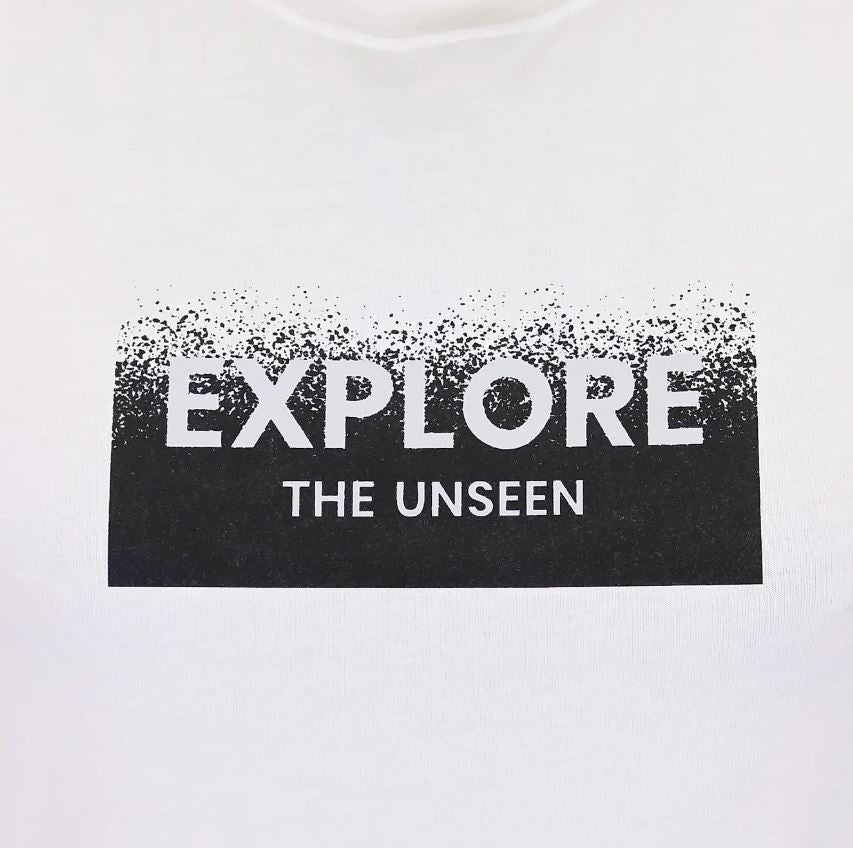 تيشيرت قطني مطبوع بأكمام قصيرة ورقبة دائرية وياقة دائرية