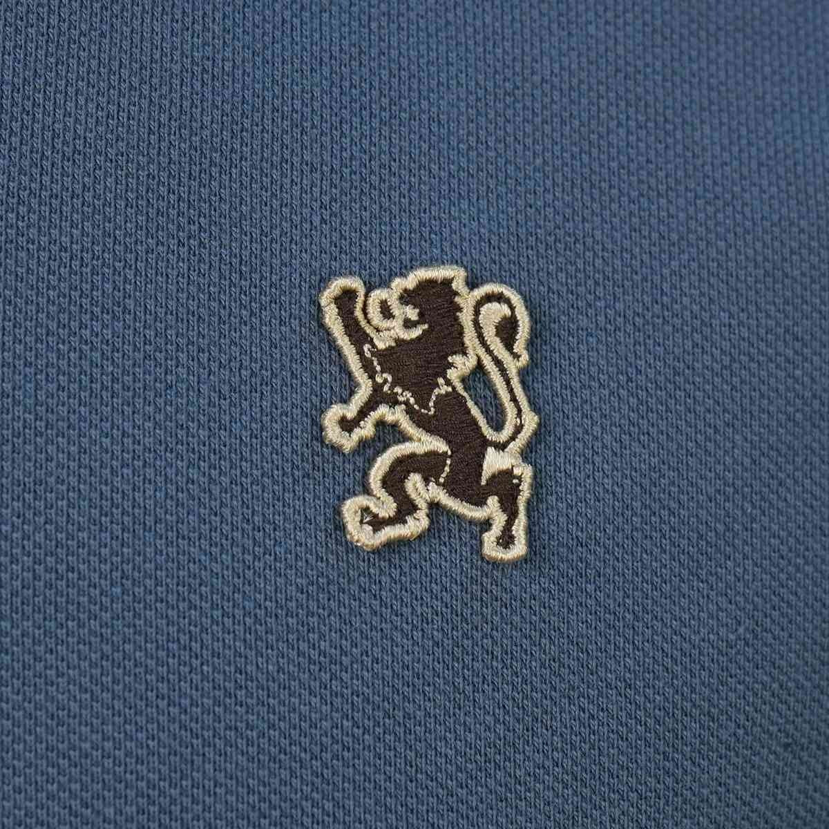 قميص بولو قطني بيكيه بياقة محبوكة مسطحة وأكمام قصيرة وقصة ضيقة مطرزة بلون سادة