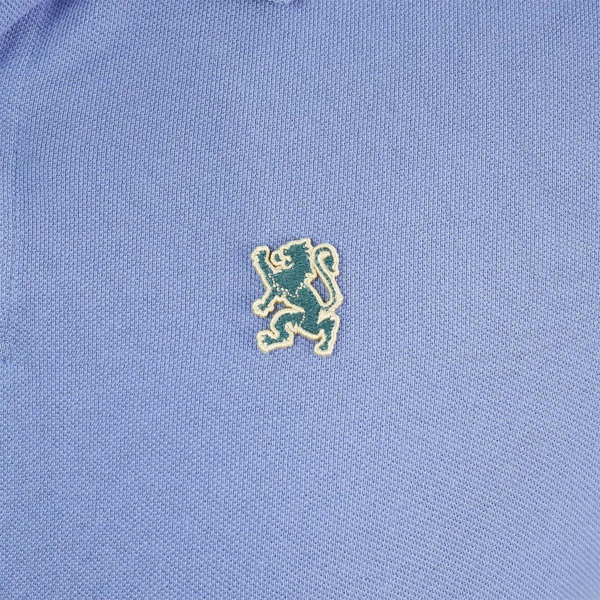 قميص بولو قطني بيكيه بياقة محبوكة مسطحة وأكمام قصيرة وقصة ضيقة مطرزة بلون سادة