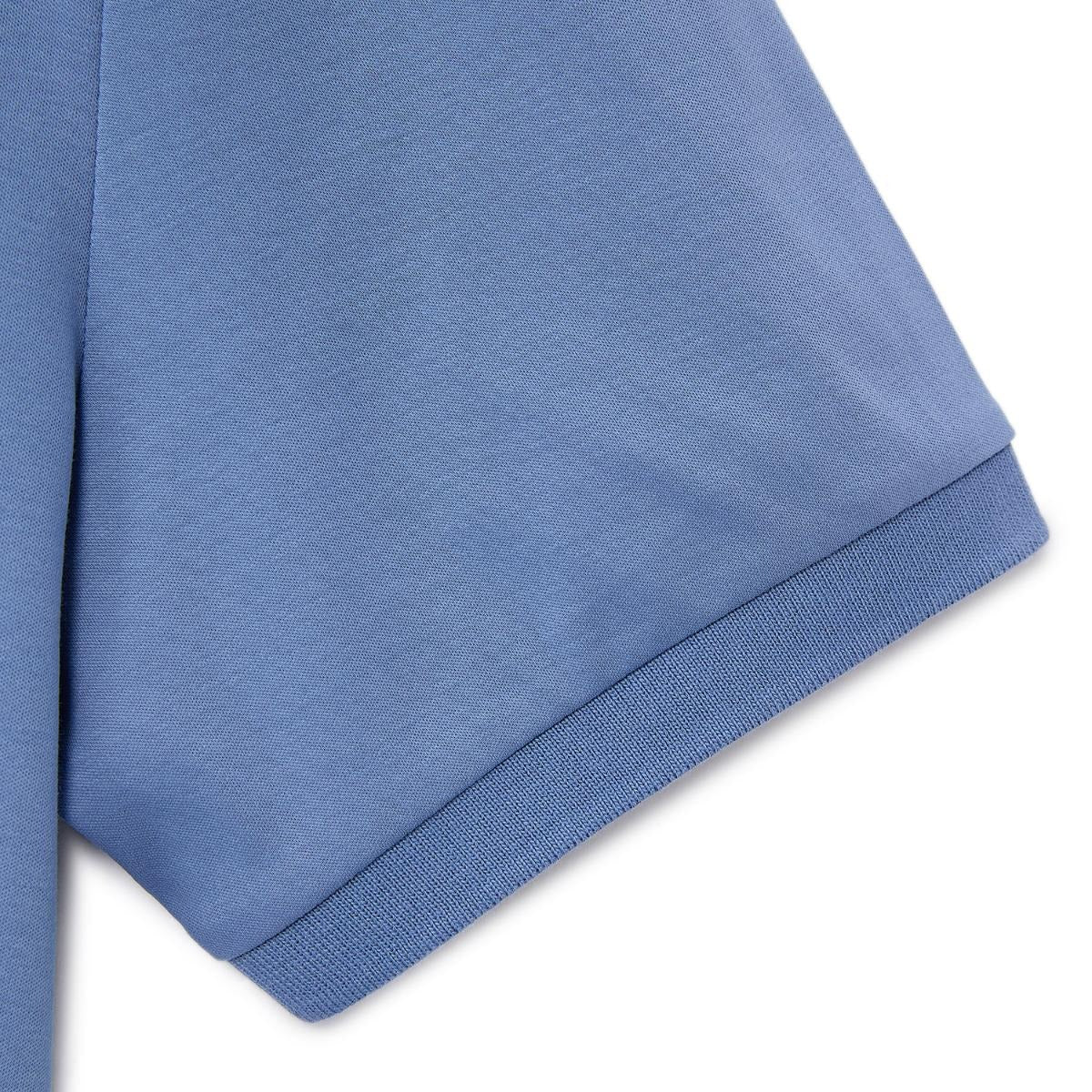 قميص بولو قطني محبوك مسطح بياقة وأكمام قصيرة وتطريز ضيق بلون سادة (ملمس سائل)