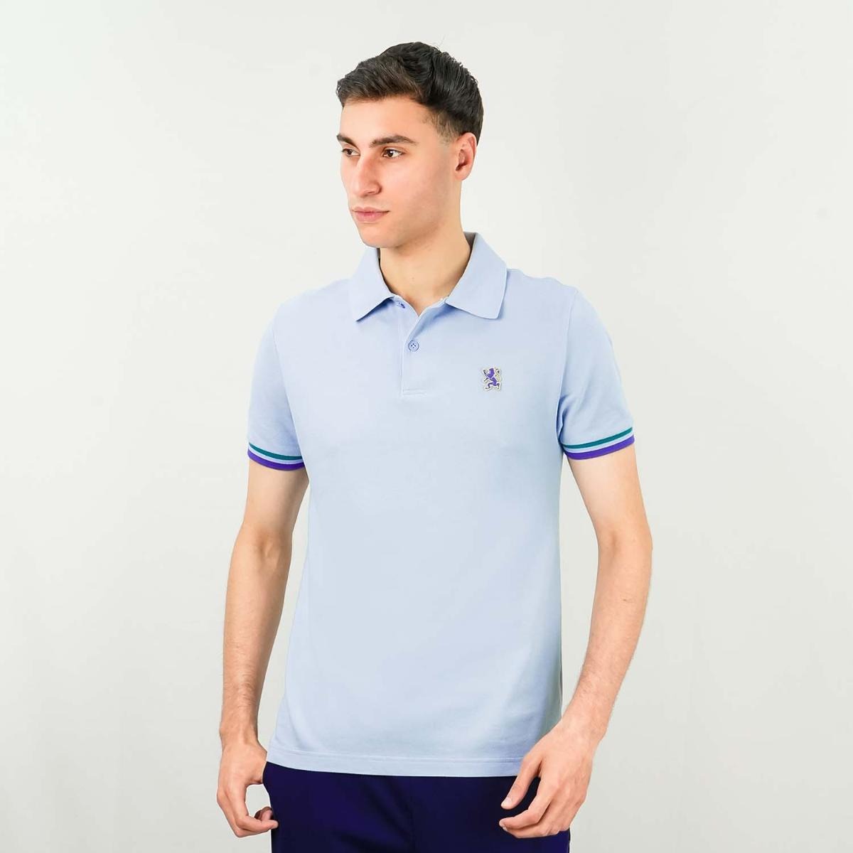 قميص بولو قطني بيكيه بياقة محبوكة مسطحة وأكمام قصيرة وقصة ضيقة مطرزة بلون سادة