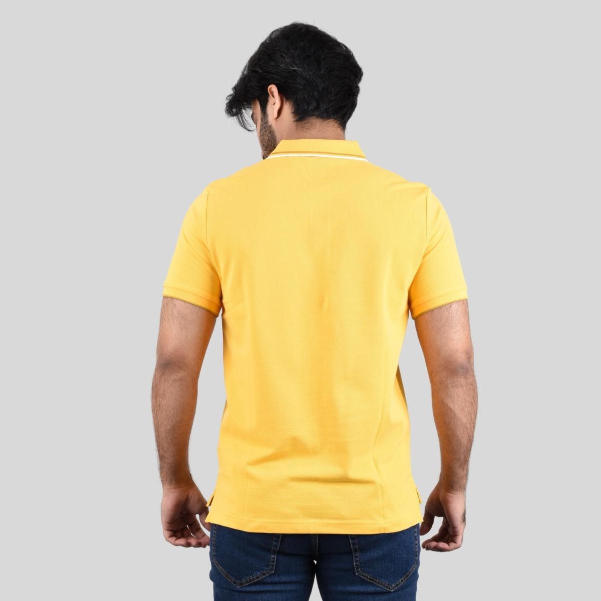 قميص بولو قطني/ليكرا بيكيه بياقة محبوكة وأكمام قصيرة وقصة ضيقة بلون موحد