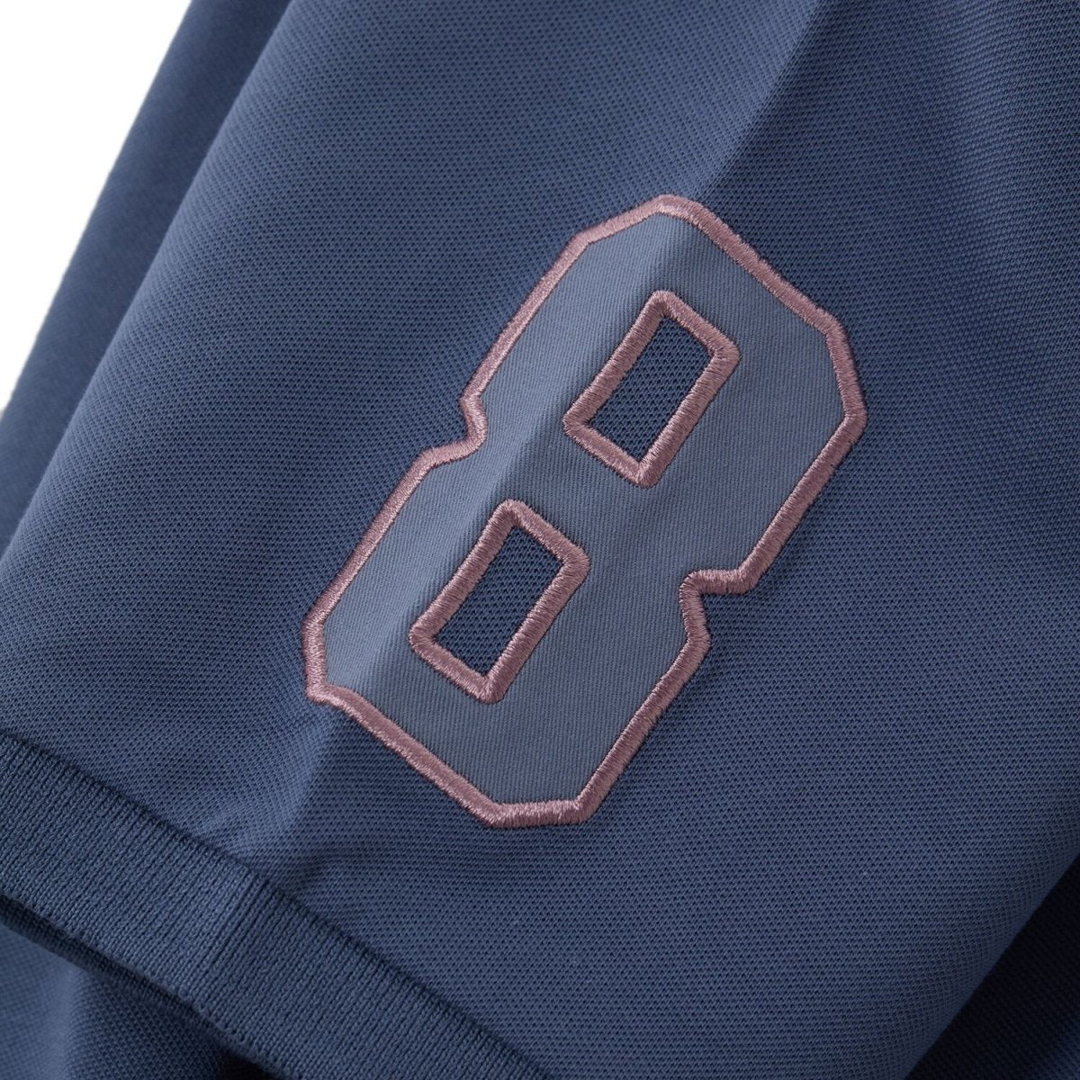 قميص بولو قطني/ليكرا بيكيه بياقة محبوكة مسطحة وأكمام قصيرة وتطريز أسد