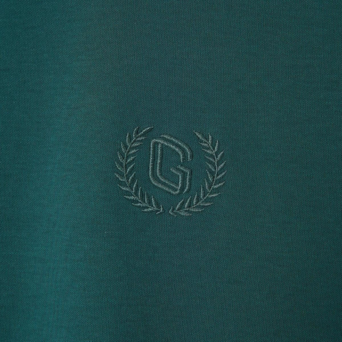 قميص بولو قطني محبوك مسطح بياقة وأكمام قصيرة وتطريز ضيق بلون سادة (ملمس سائل)