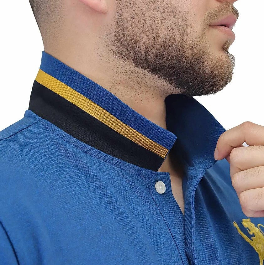 قميص بولو قصير الأكمام بتطريز جريء، مصنوع من القطن/ليكرا بيكيه، بياقة محبوكة