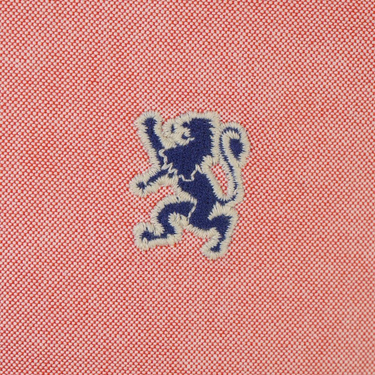 قميص أكسفورد رجالي بنقشة الأسد