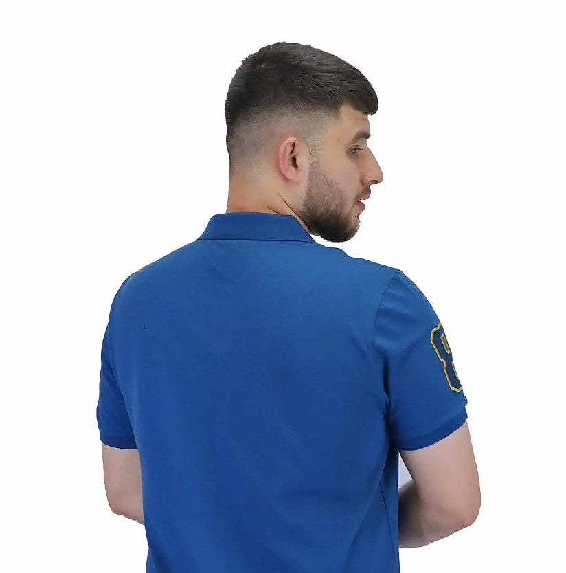 قميص بولو قصير الأكمام بتطريز جريء، مصنوع من القطن/ليكرا بيكيه، بياقة محبوكة