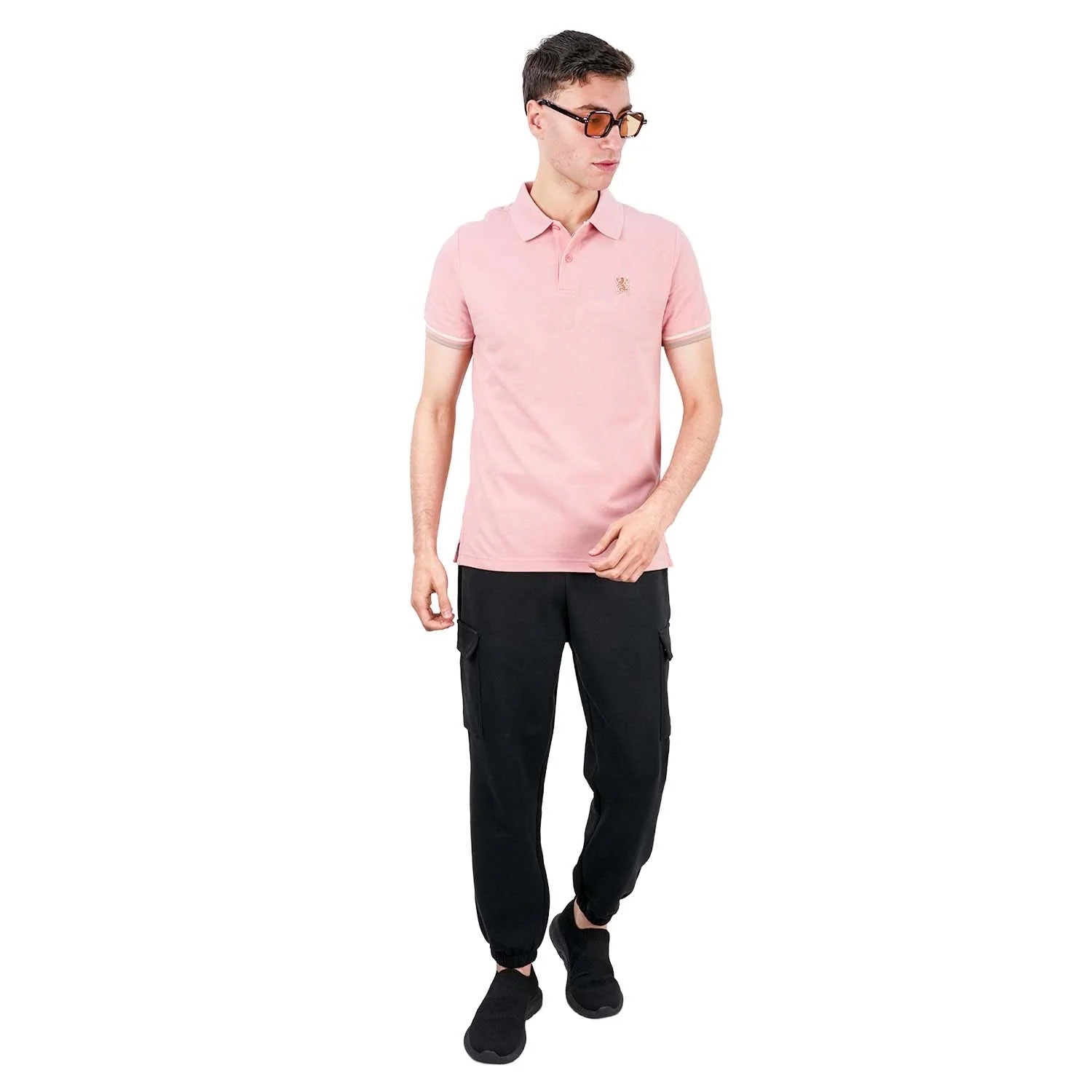 قميص بولو قطني بيكيه بياقة محبوكة مسطحة وأكمام قصيرة وقصة ضيقة مطرزة بلون سادة