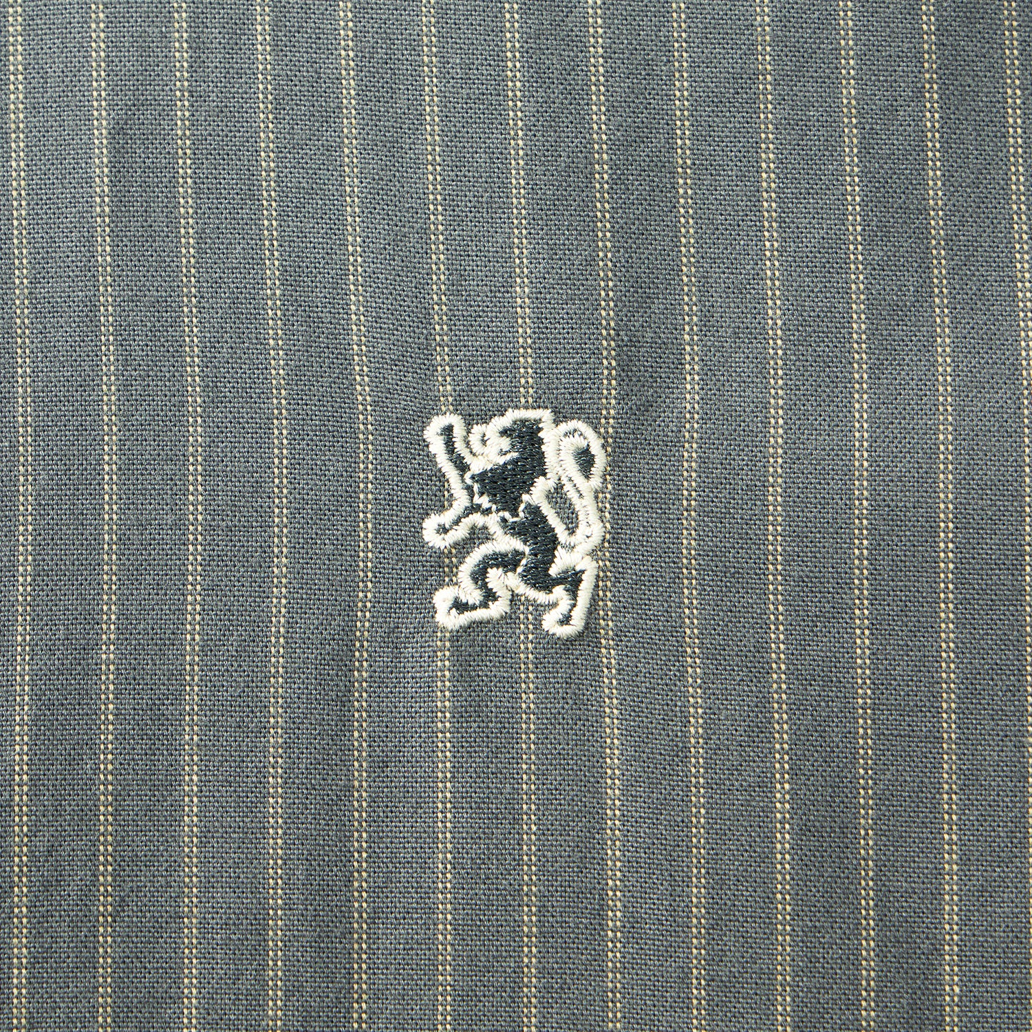 قميص قطني أكسفورد بأكمام طويلة وقصة ضيقة مطرزة، قابل للغسل