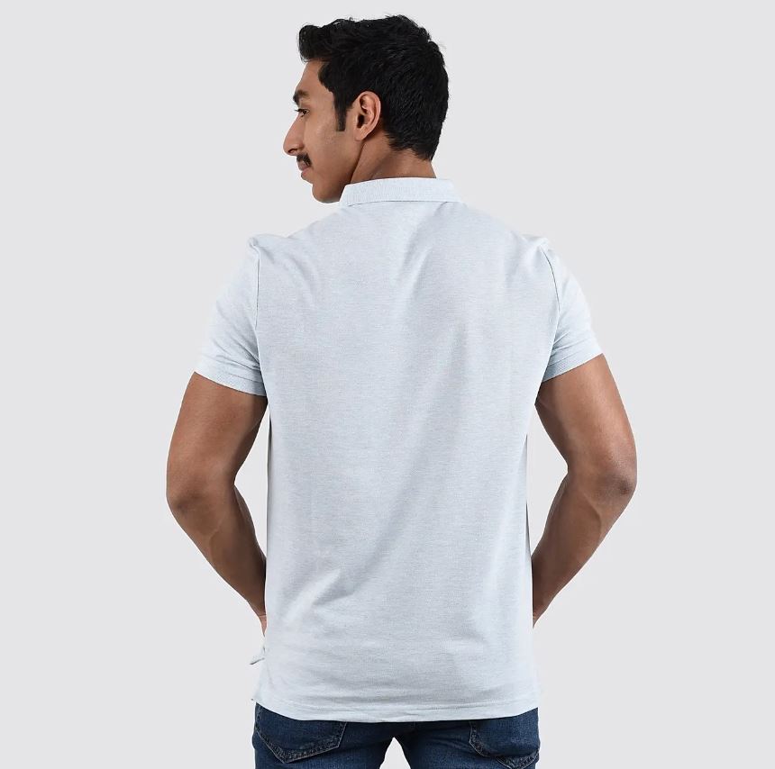 قميص بولو قطني/ليكرا بيكيه بياقة محبوكة وأكمام قصيرة وقصة ضيقة بلون موحد