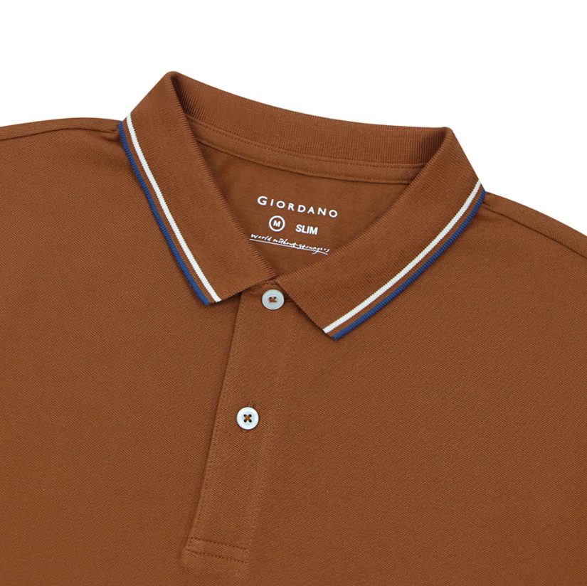 قميص بولو قطني/ليكرا بيكيه بياقة محبوكة وأكمام قصيرة وقصة ضيقة بلون موحد