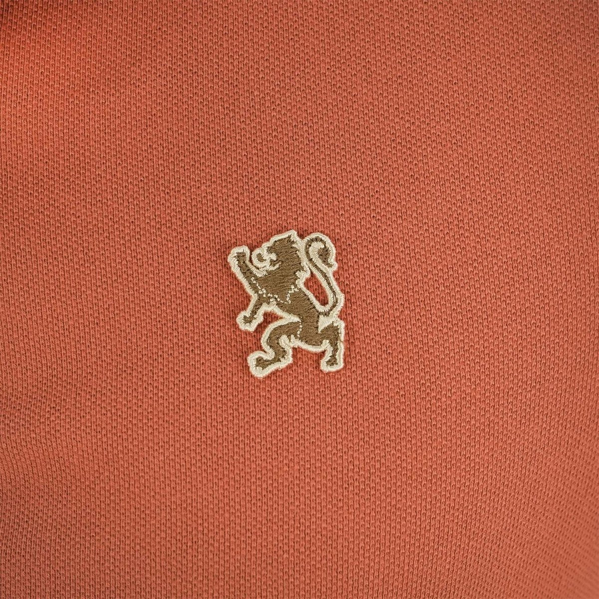 قميص بولو قطني بيكيه بياقة محبوكة مسطحة وأكمام قصيرة وقصة ضيقة مطرزة بلون سادة