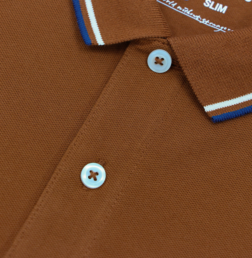 قميص بولو قطني/ليكرا بيكيه بياقة محبوكة وأكمام قصيرة وقصة ضيقة بلون موحد