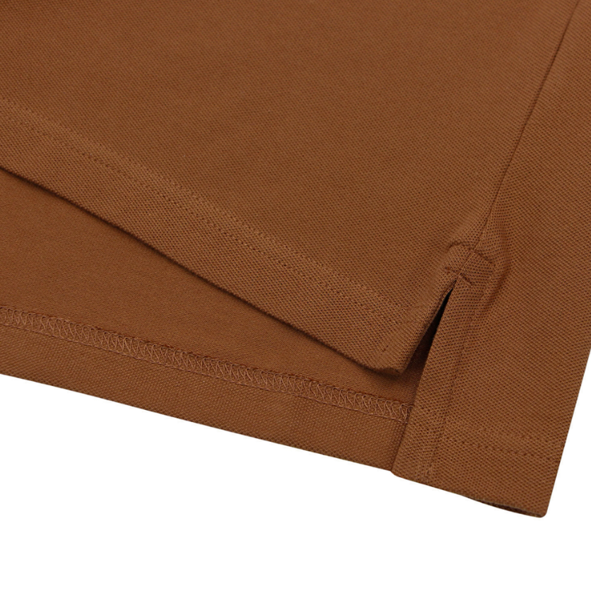 قميص بولو قطني/ليكرا بيكيه بياقة محبوكة وأكمام قصيرة وقصة ضيقة بلون موحد