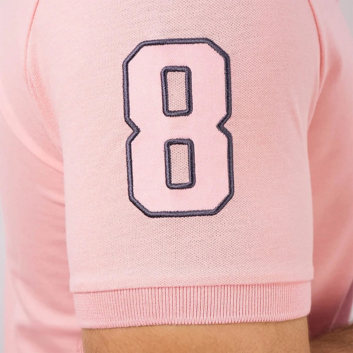 قميص بولو نابليون قصير الأكمام مطرز بتطريز رفيع، مصنوع من قماش البيكيه القطني/الليكرا، بياقة محبوكة مسطحة