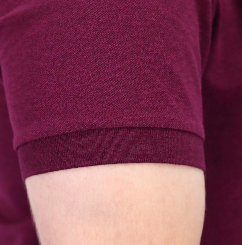 قميص بولو قطني/ليكرا بيكيه بياقة محبوكة وأكمام قصيرة وقصة ضيقة بلون موحد