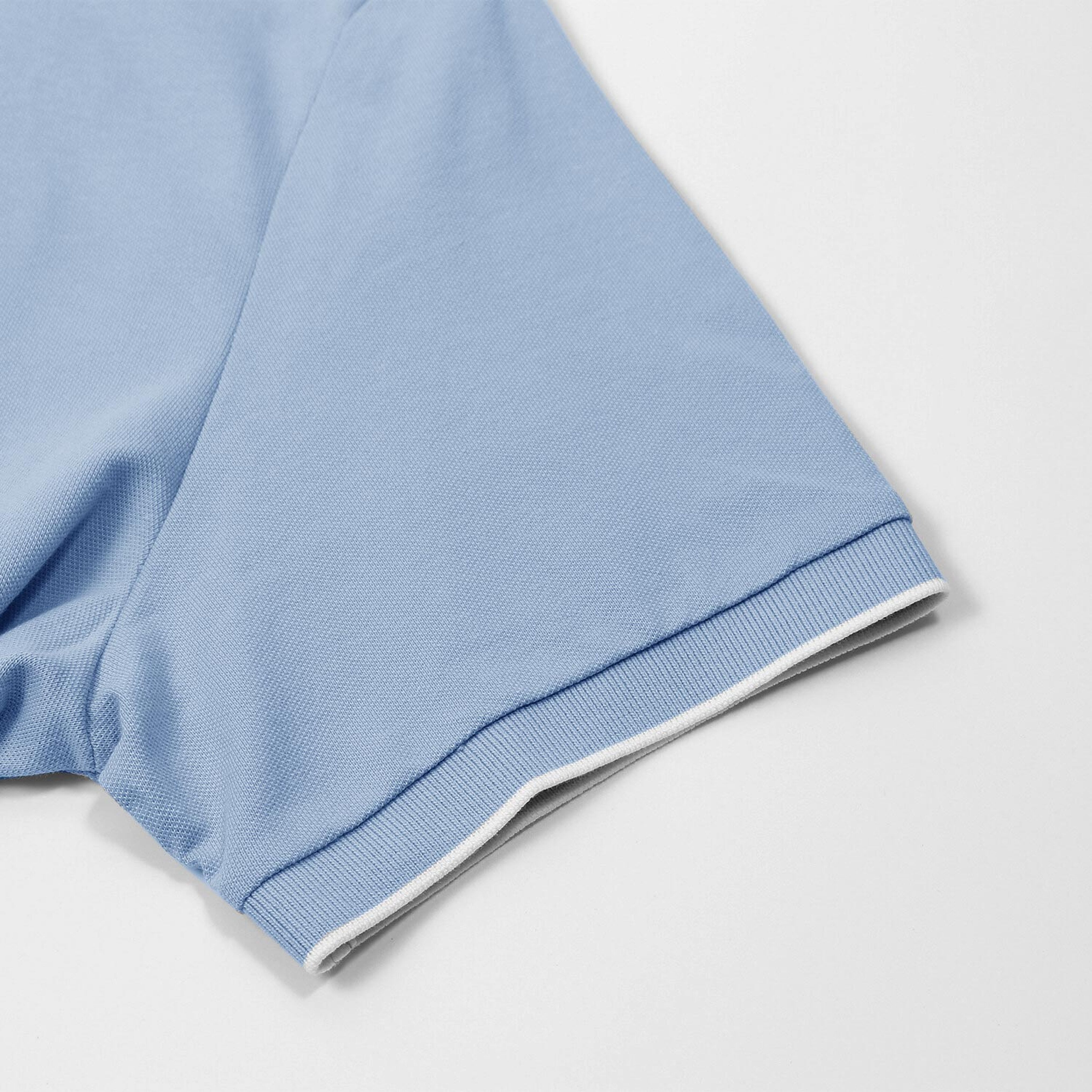 قميص بولو قطني/ليكرا بيكيه بياقة محبوكة وأكمام قصيرة وقصة ضيقة بلون موحد