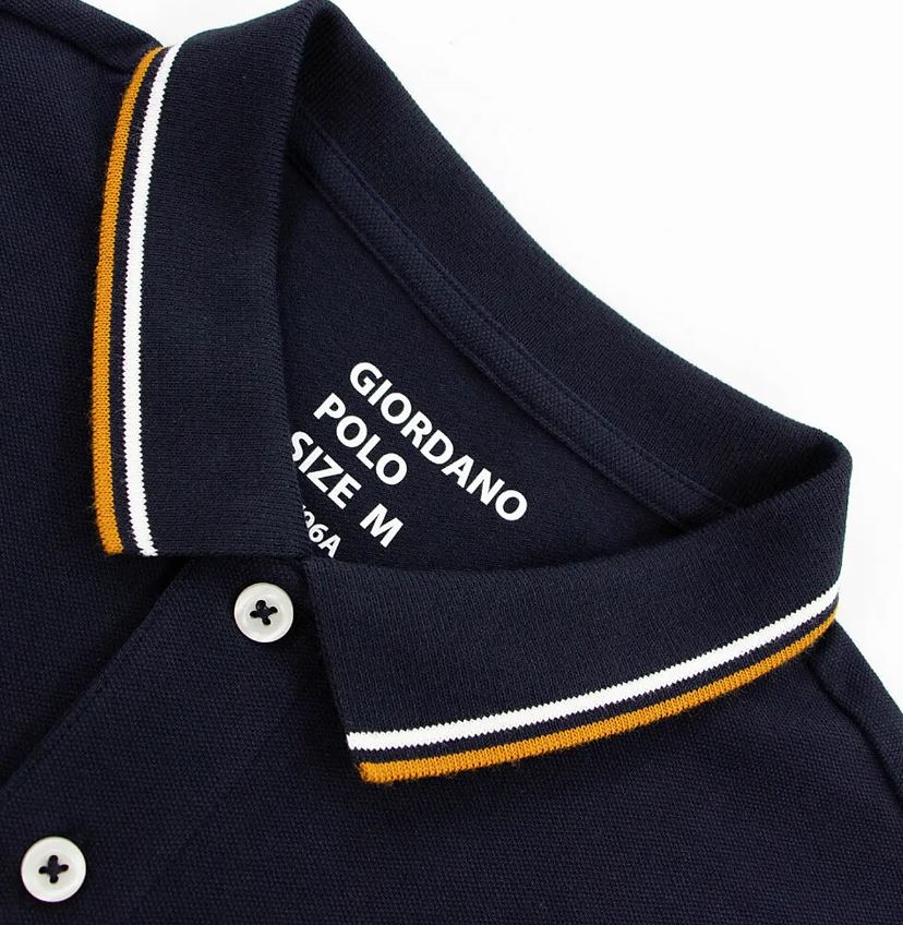 قميص بولو قطني/ليكرا بيكيه بياقة محبوكة وأكمام قصيرة وقصة ضيقة بلون موحد