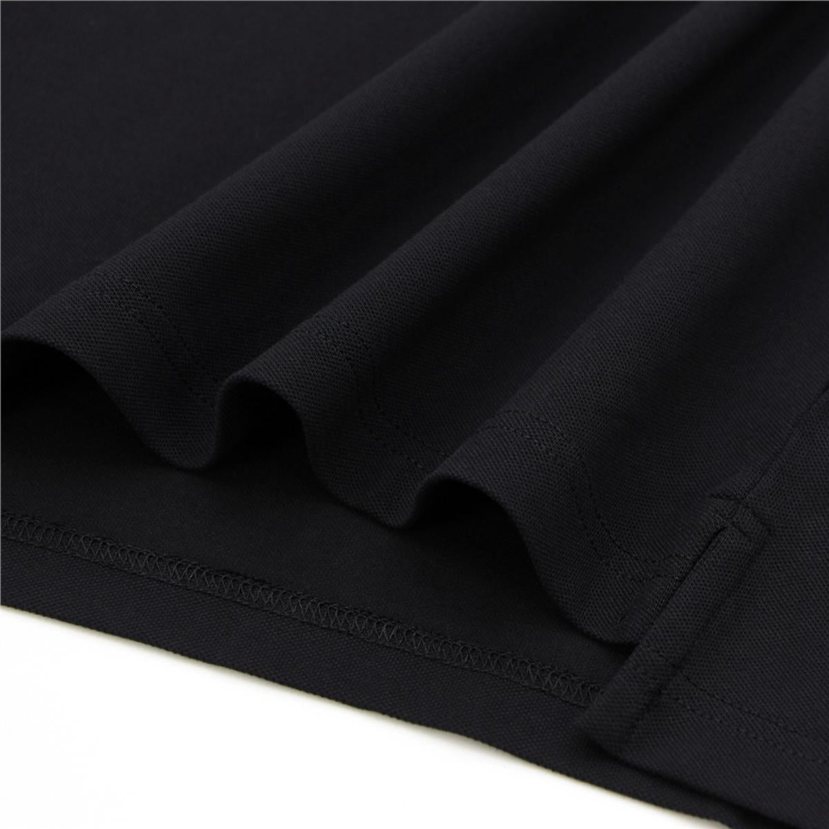 قميص بولو قصير الأكمام بتطريز جريء، مصنوع من القطن/ليكرا بيكيه، بياقة محبوكة